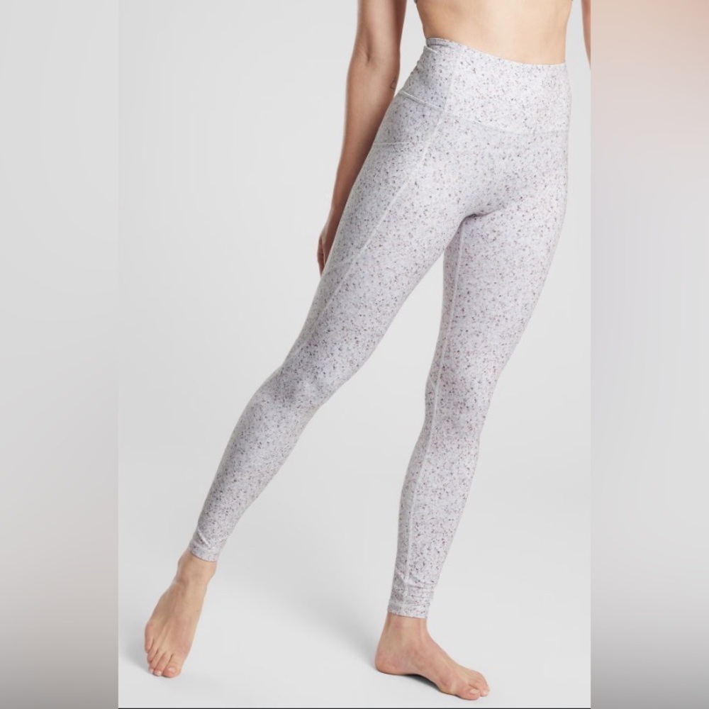 Athleta salutation stash pocket tight size small